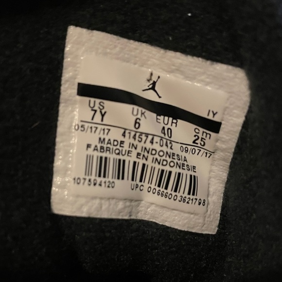 Air Jordan 13 Retro GS ‘Altitude’ 2017 - Picture 5 of 6